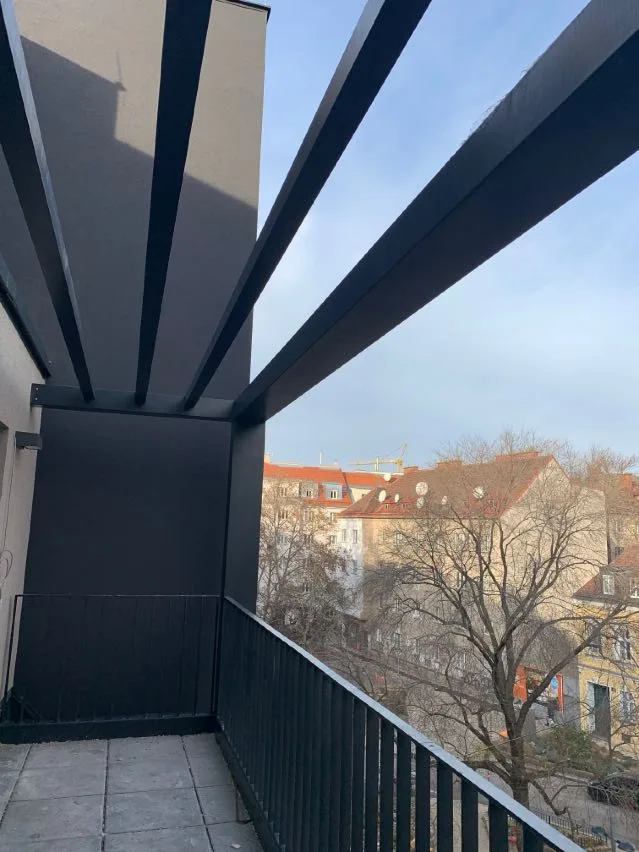 Balkon mit Blick über Ottakring